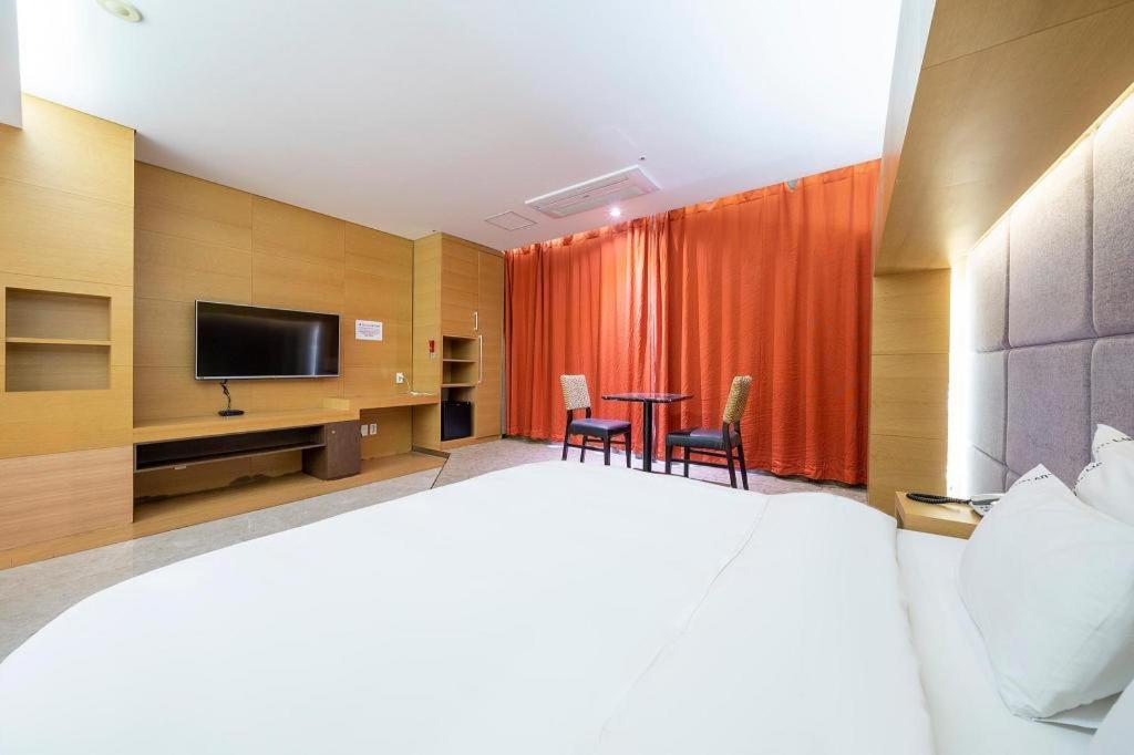 Business Design Hotel Luv Инчон Экстерьер фото