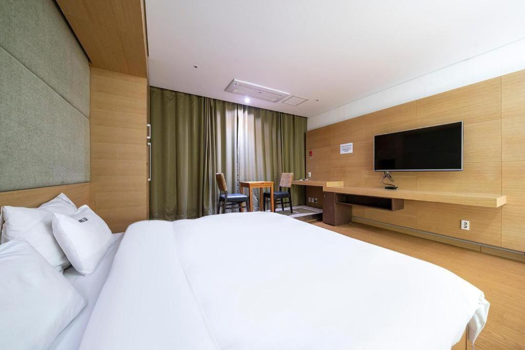 Business Design Hotel Luv Инчон Экстерьер фото
