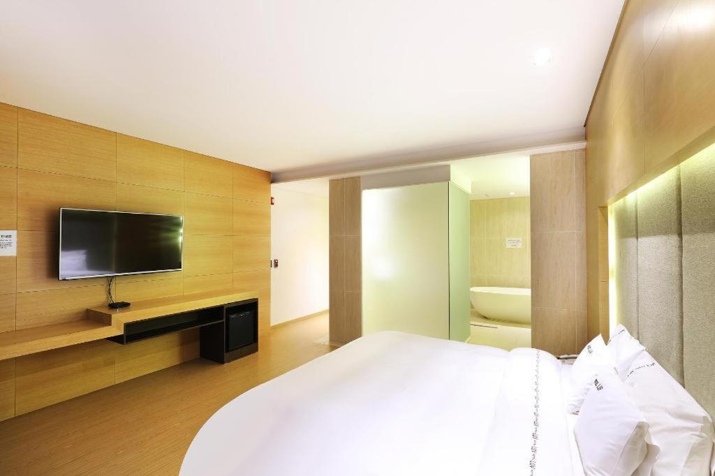 Business Design Hotel Luv Инчон Экстерьер фото