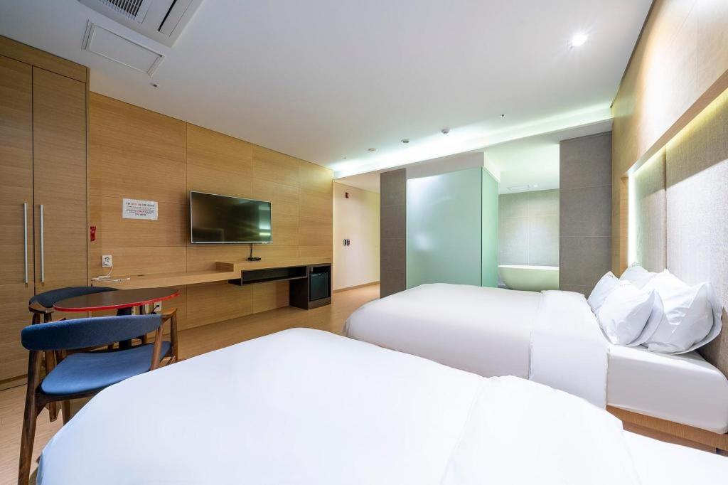 Business Design Hotel Luv Инчон Экстерьер фото