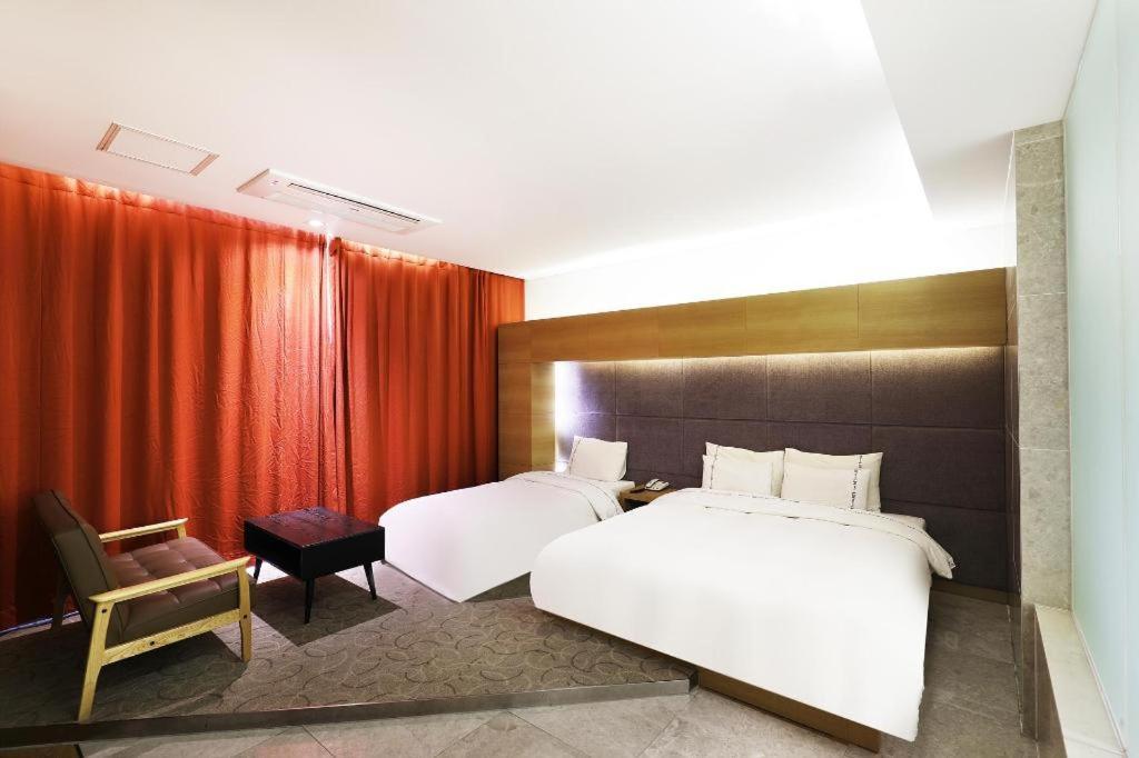 Business Design Hotel Luv Инчон Экстерьер фото