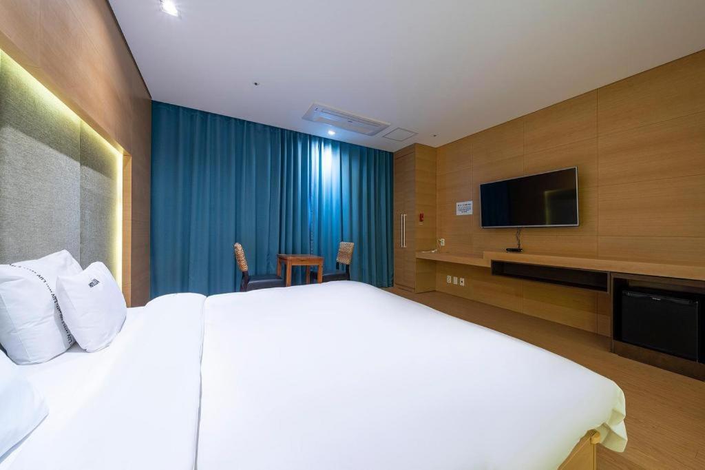Business Design Hotel Luv Инчон Экстерьер фото