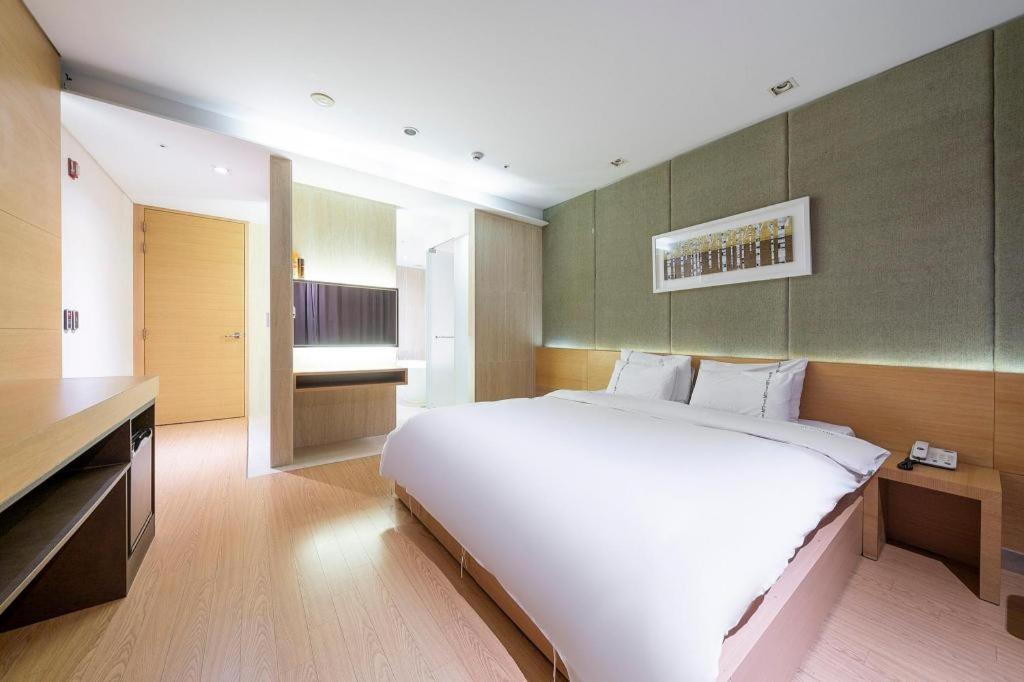 Business Design Hotel Luv Инчон Экстерьер фото